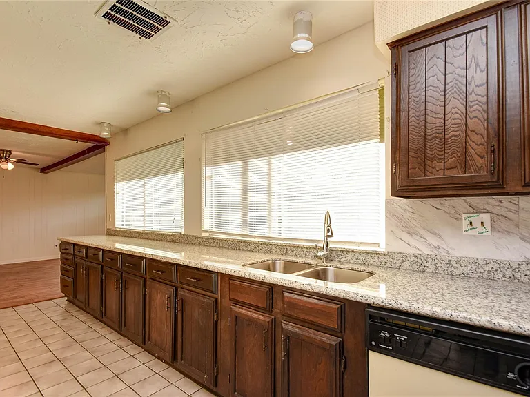 9510 Huntington Way Dr — Photo 10