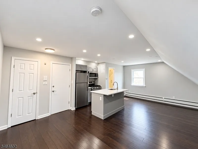 1 bed, 1.0 bath, $1,650 — Photo 4