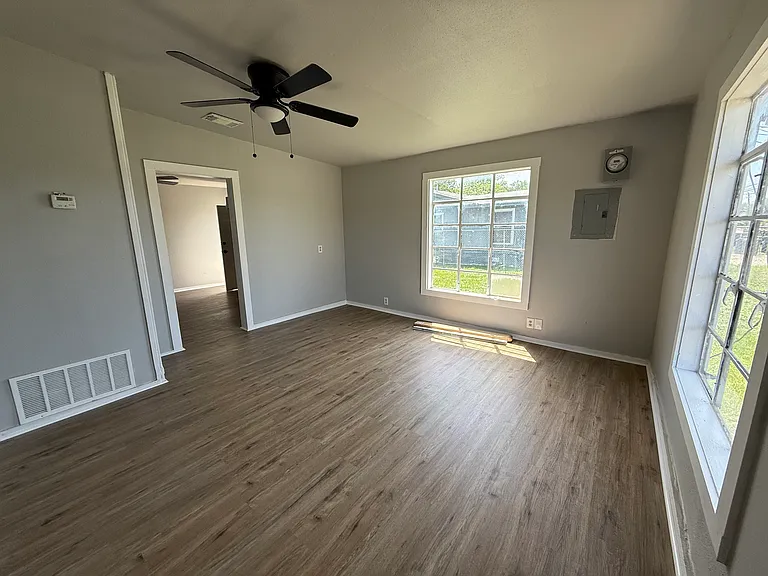 1502 Thompson Pl #B — Photo 13