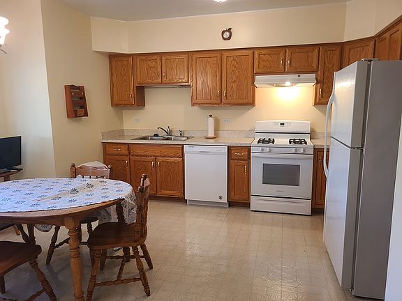 2nd image of 5520 W 115th St #102