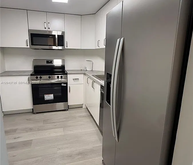 300 Bayview Dr #211 — Photo 3