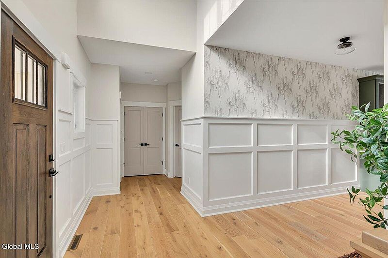 4th image of 6 Essie Lane