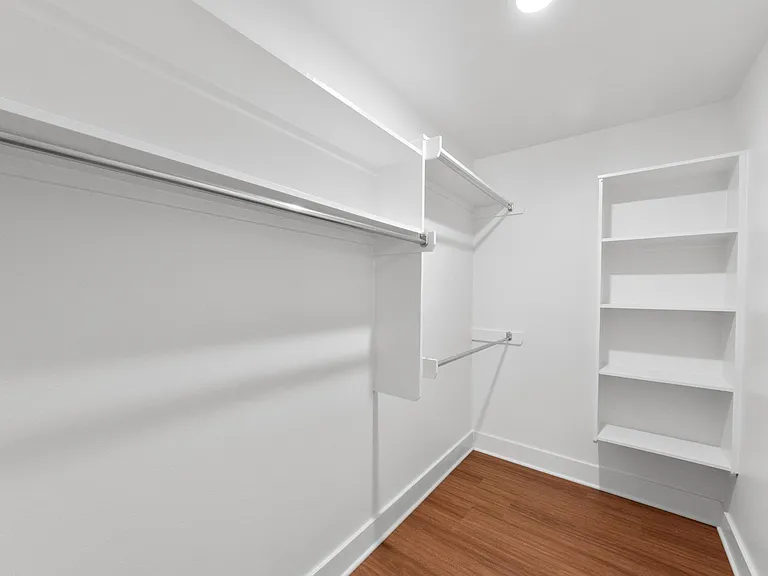 503 E 7th St #10 — Photo 12