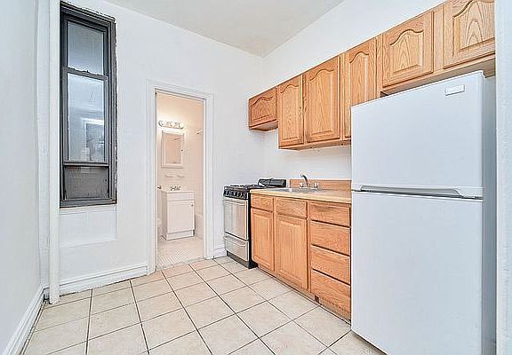 2nd image of 421 E 80th St #2B