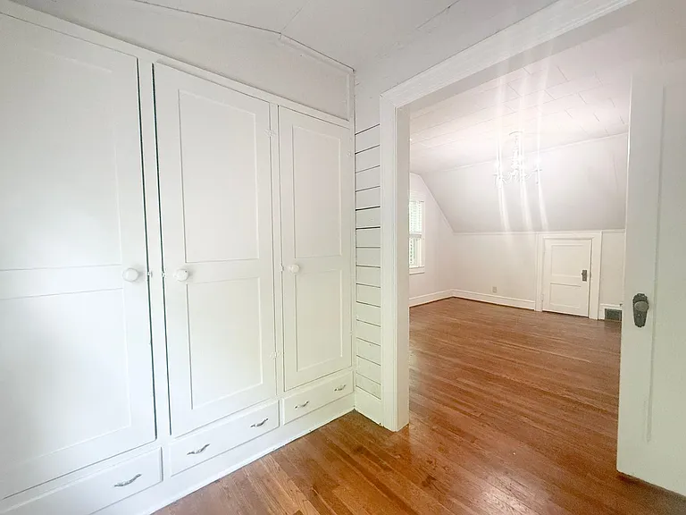 100 Davis Ave — Photo 26