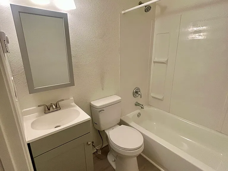 6109 N Colton St #6 — Photo 7