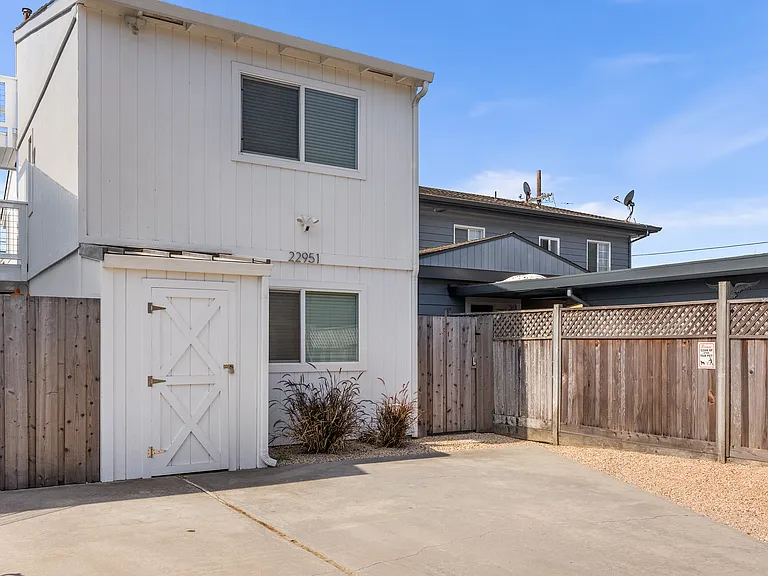 22951 E Cliff Dr — Photo 14