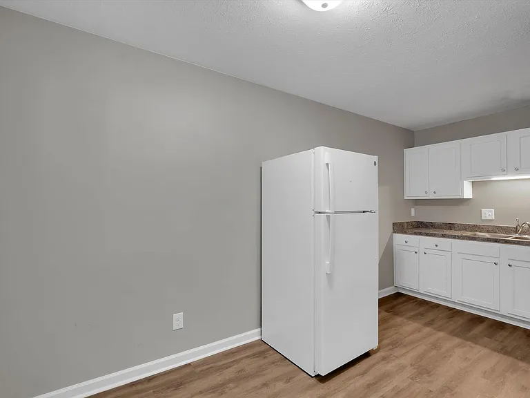 Cedar Chase Apartments — Photo 31