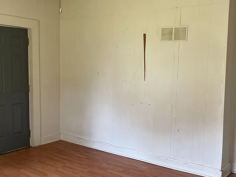1143 Bridges St — Photo 3
