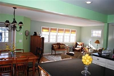 4th image of 21179 Stratford Ave
