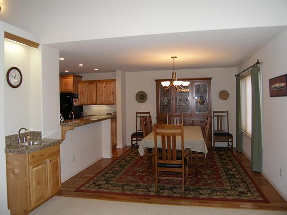 5th image of 70 River Rock Rd