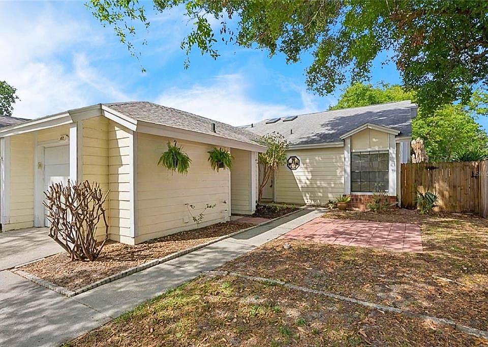 1st image of 410 POPLAR COURT
