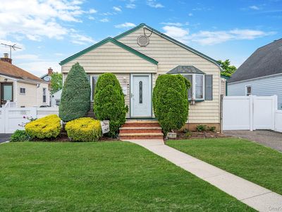 10 Gordon Avenue, Westbury, NY, 11590