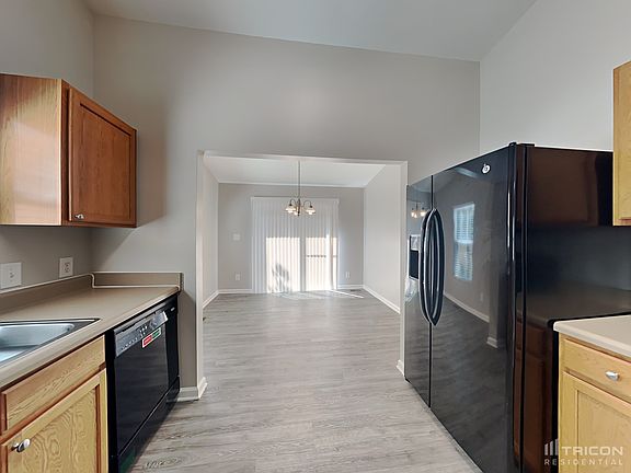 5th image of 1334 Laurel Woods Dr