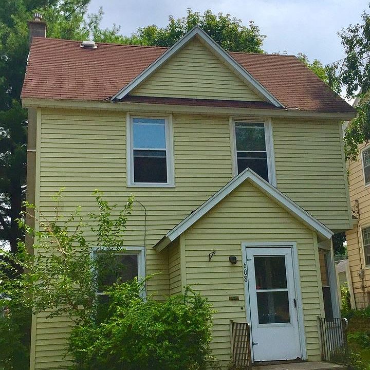 1st image of 608 Prospect Ave NE