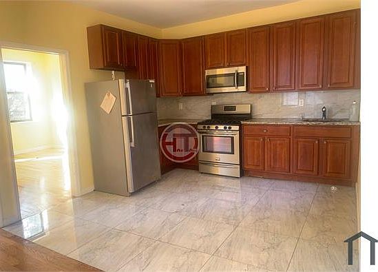 2nd image of 1755 Hobart Ave APT 2