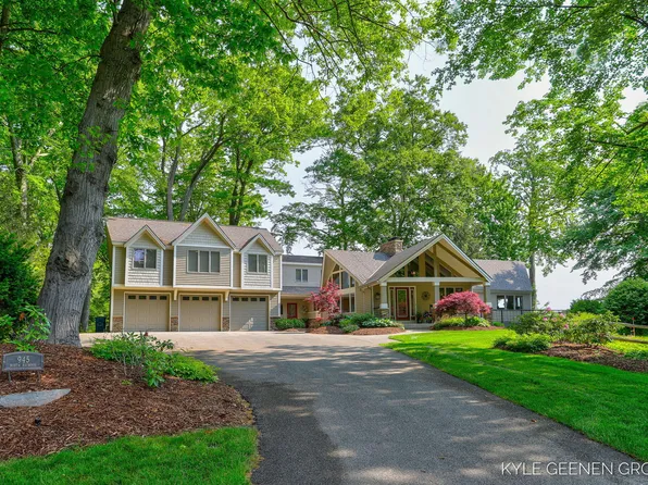 945 N Baywood Dr, Holland, MI 49424