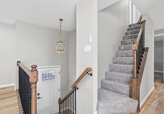 3rd image of 426 Linden Dr W