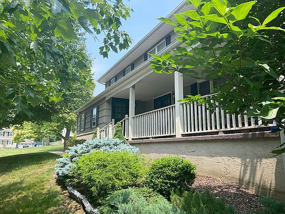 2nd image of 7 Evergreen Ln