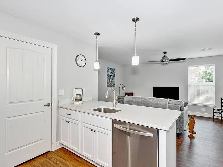 609 N Reus St — Photo 14