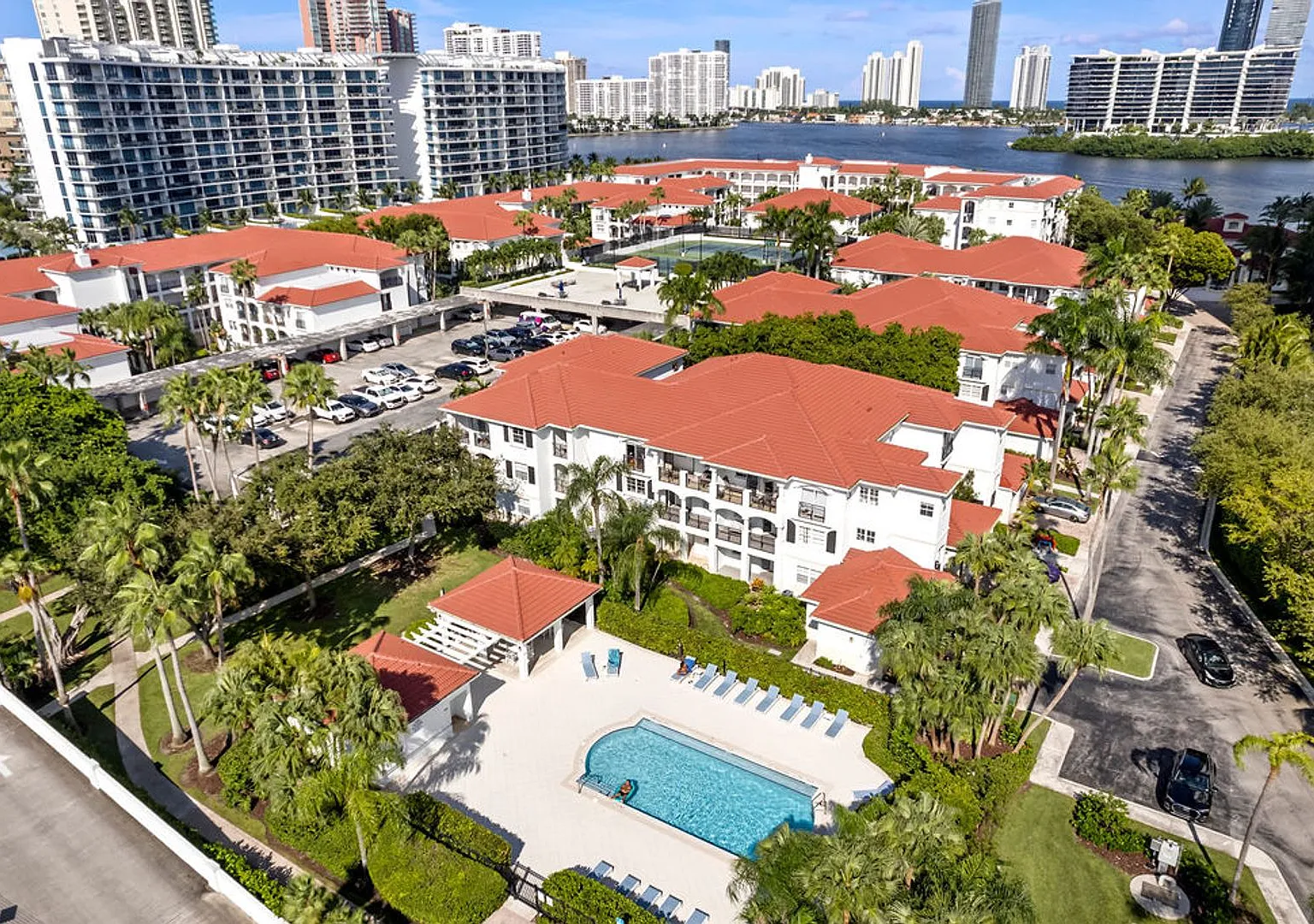 Gorgeous 2 bedroom 2 bath In Aventura! — Photo 3