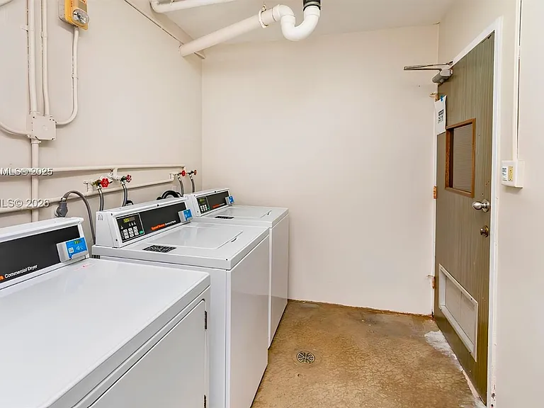 2899 Collins Ave #905 — Photo 20
