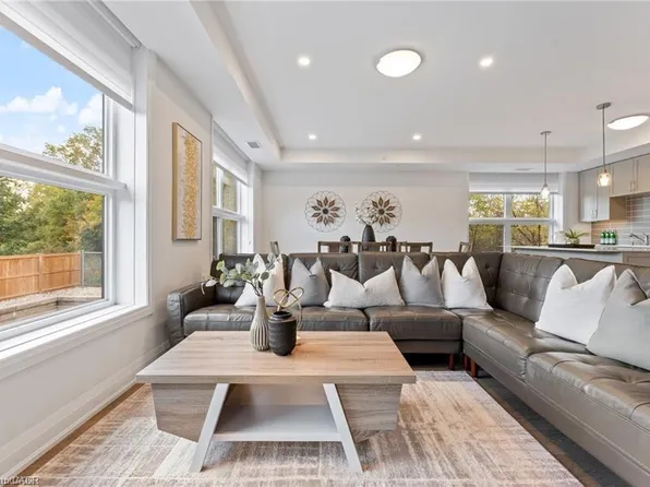 88 Gibson St #209, North Dumfries, ON N0B 1E0