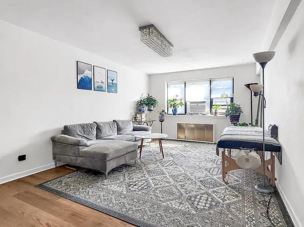 29-10 137th St APT 2A, Flushing, NY 11354