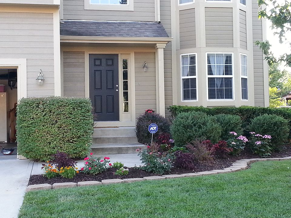 2nd image of 6324 Theden St