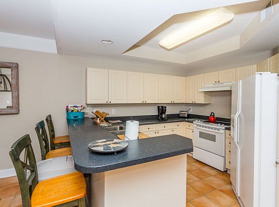 4th image of 1400 Ocean Blvd Unit 324