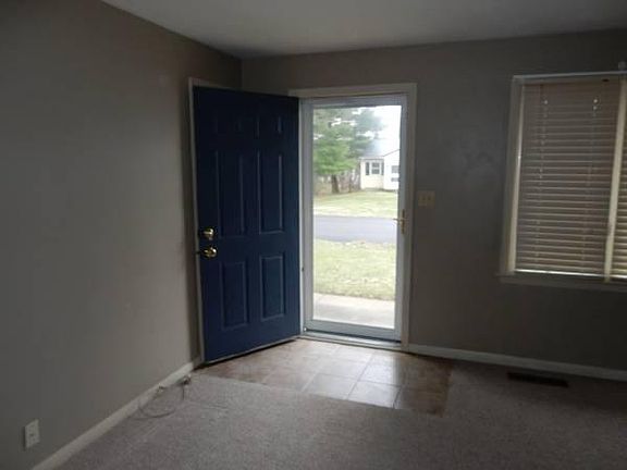 2nd image of 810 Maple Heights Dr