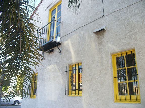 3rd image of 553 Cedar Ave APT A