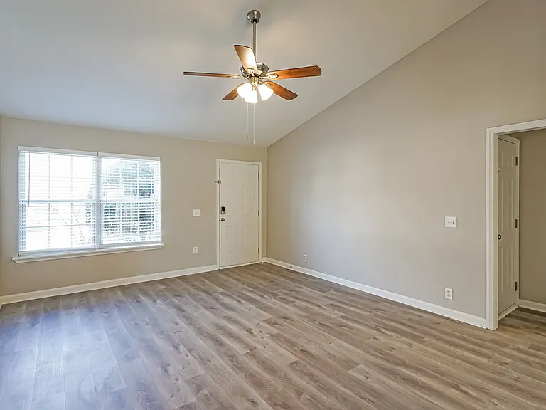7016 S Hampton Blvd — Photo 4