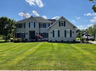 4390 Roxburghe Dr, Brecksville, OH 44141