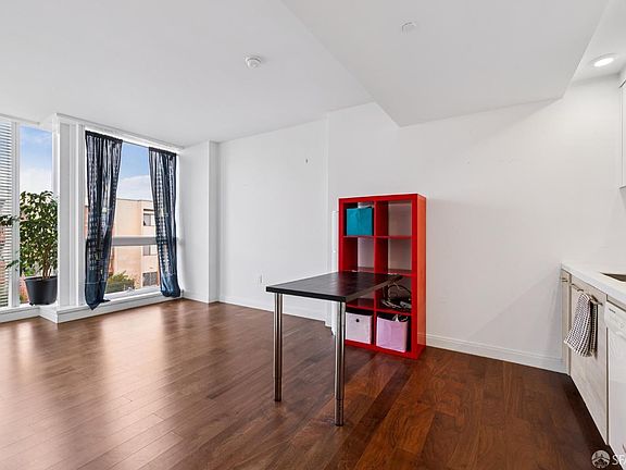 2nd image of 555 Fulton St Suite 209