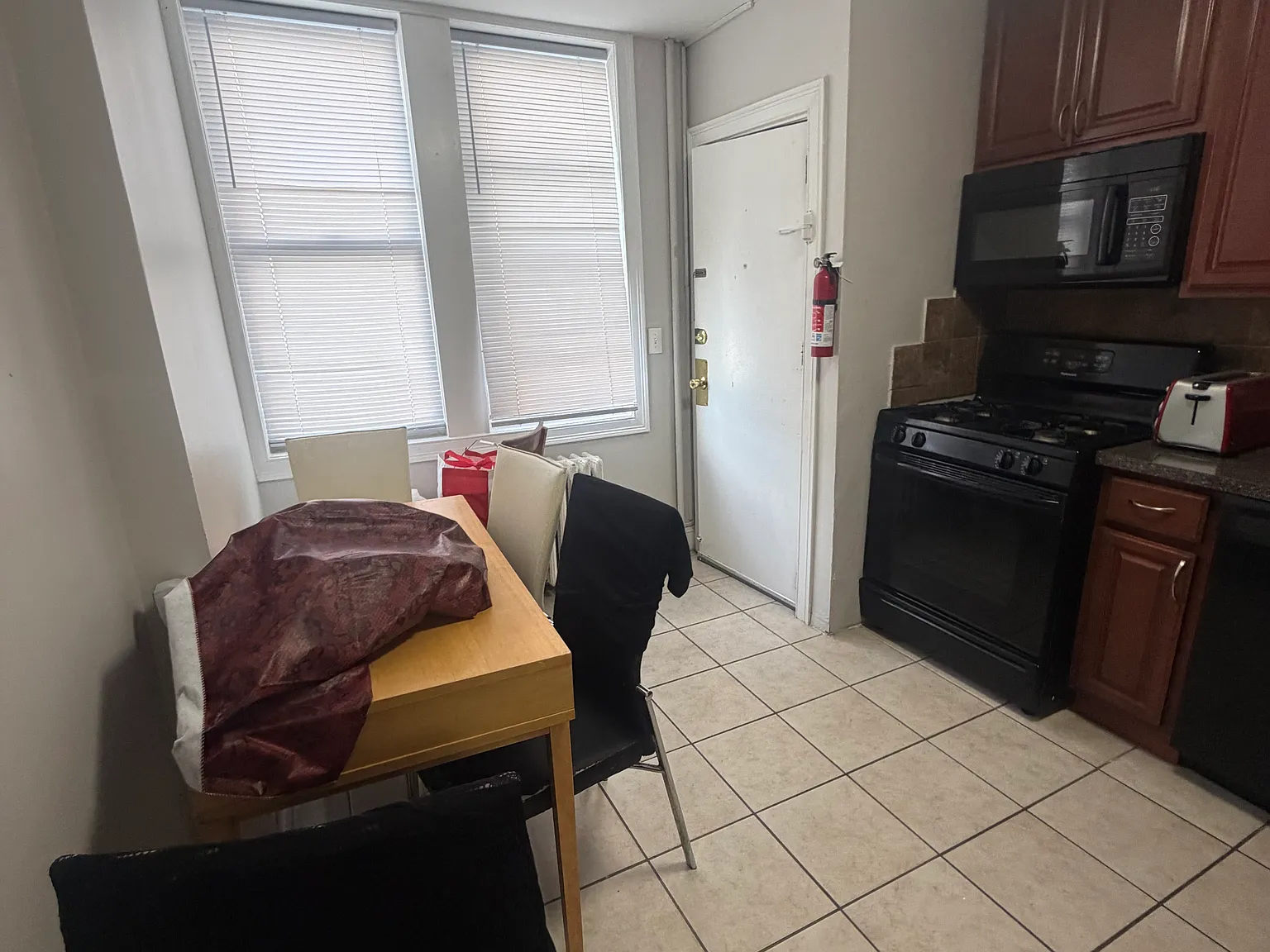 1 bed, 700 sqft, $1,750 — Photo 3