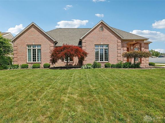 3rd image of 443 Circle Dr