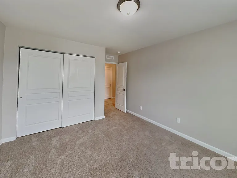 923 Avondale Dr — Photo 11