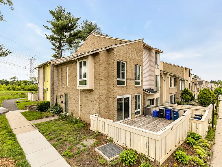 10229 Ridgeline Dr — Photo 2
