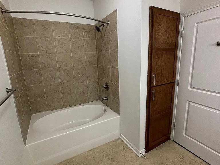 Renaissance Pointe Parkland Heights — Photo 21