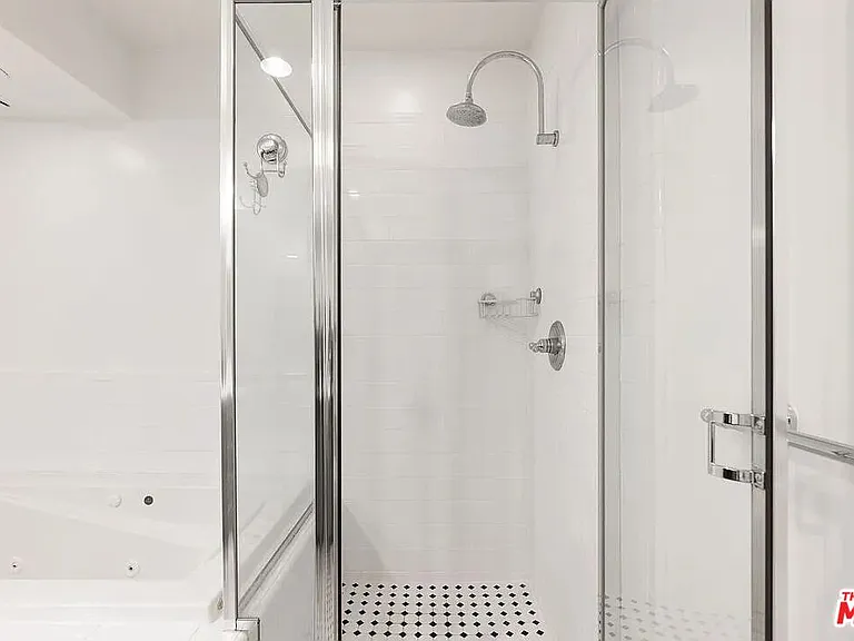1522 Amherst Ave #101 — Photo 25