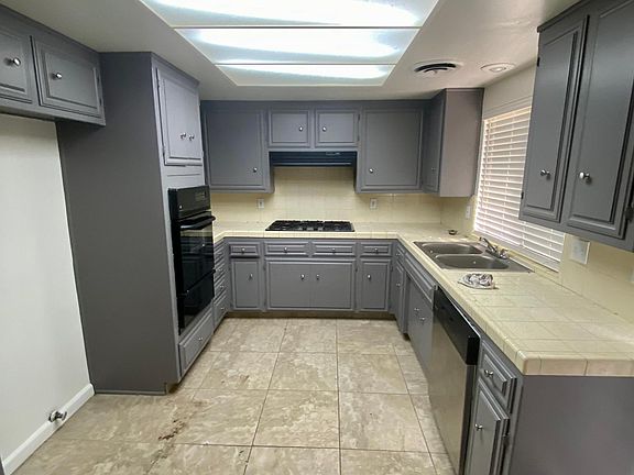 5th image of 7508 Stockdale Hwy APT B