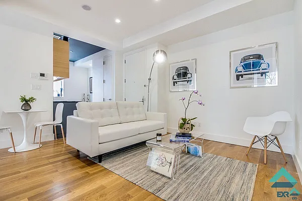 Rented by EXR | media 30