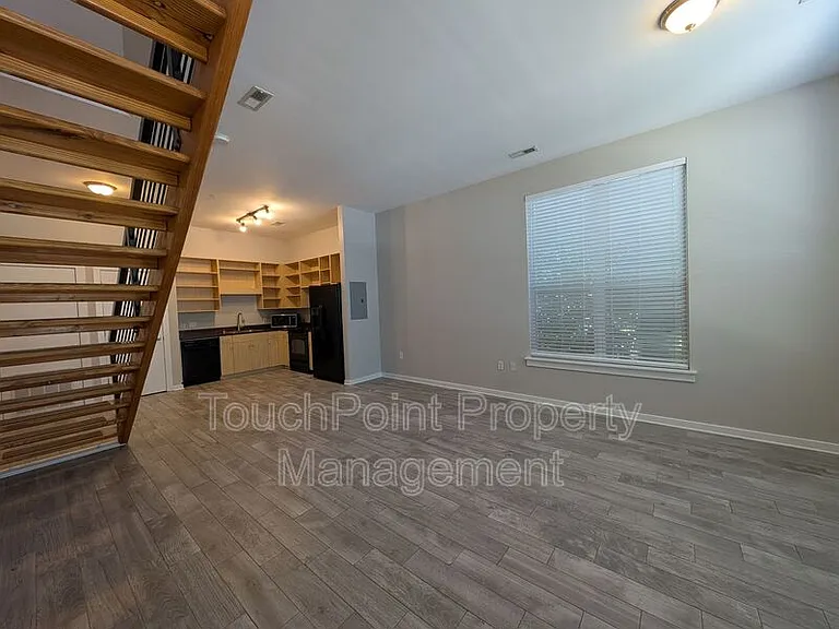 1020 E 36th St — Photo 3