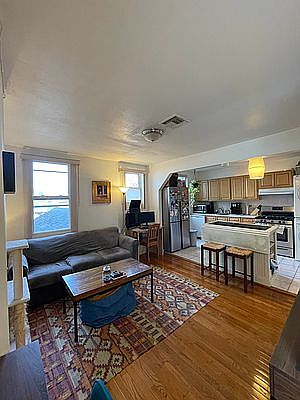 1st image of 4028 Crescent St Floor 2