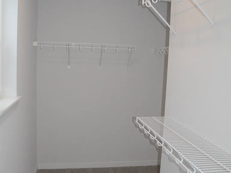 664 E Bluff Cir — Photo 18