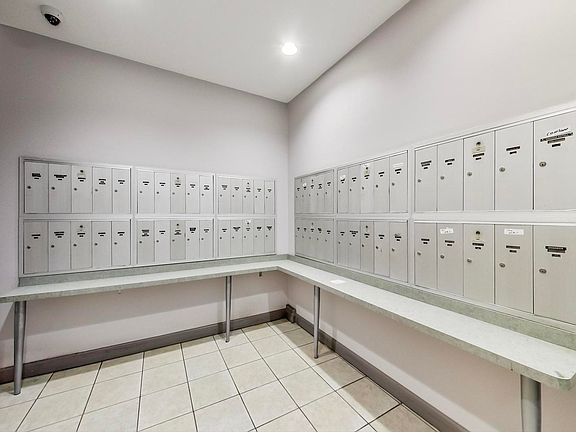 5th image of 708 W Bittersweet Pl APT 512