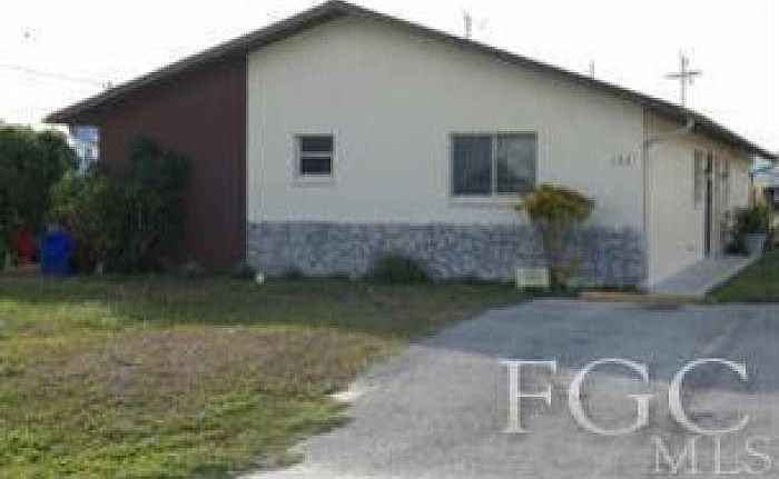 1st image of 128 SE 16th Pl APT 4