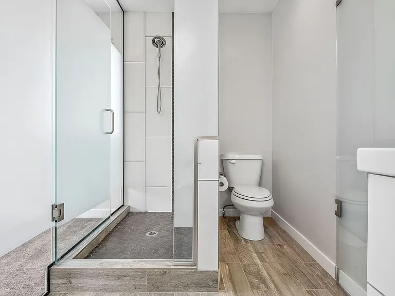 1551 W 43rd Ave — Photo 15