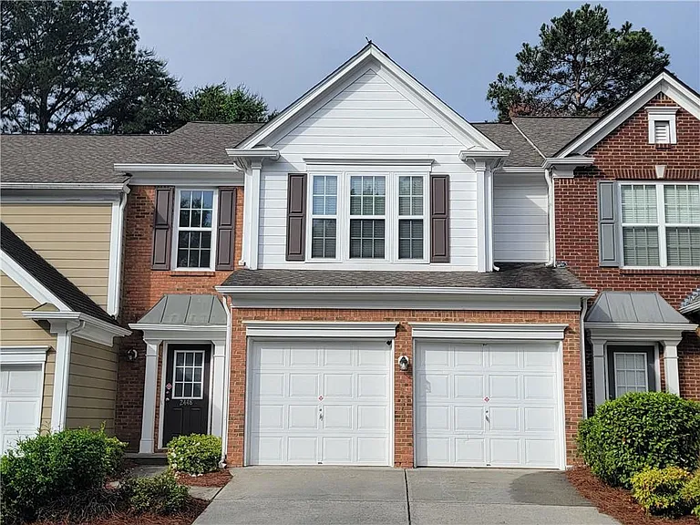2448 Fairlie Dr — Photo 1